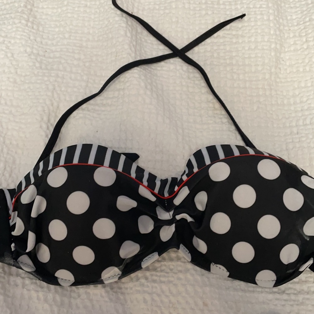 Bikini - Picture 2 of 3